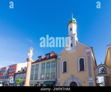 Murnau am Staffelsee: Centro storico, via Untermarkt, chiesa Maria-Hilf-Kirche, colonna mariana a Oberbayern, Pfaffenwinkel, alta Baviera, Bayern, Baviera Foto Stock