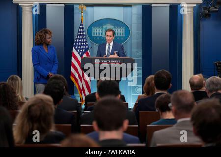 Washington, Vereinigte Staaten. 31 gennaio 2024. Coordinatore NSC per le comunicazioni strategiche John Kirby partecipa al briefing giornaliero alla Casa Bianca di Washington, DC, 31 gennaio 2024. Crediti: Chris Kleponis/Pool tramite CNP/dpa/Alamy Live News Foto Stock