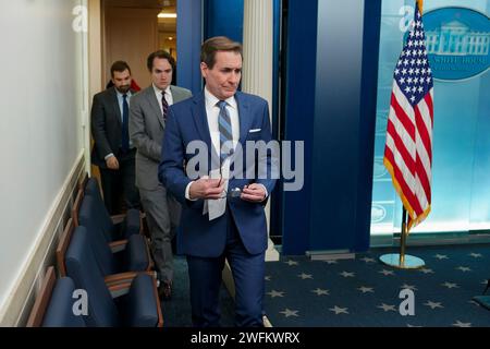 Washington, Vereinigte Staaten. 31 gennaio 2024. Coordinatore NSC per le comunicazioni strategiche John Kirby partecipa al briefing giornaliero alla Casa Bianca di Washington, DC, 31 gennaio 2024. Crediti: Chris Kleponis/Pool tramite CNP/dpa/Alamy Live News Foto Stock