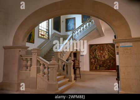 LUGO, SPAGNA; 27 gennaio 2024: Il Museo Provinciale di Lugo è un antico convento di San Francisco, che è stato ristrutturato e ampliato dall'architetto Manu Foto Stock