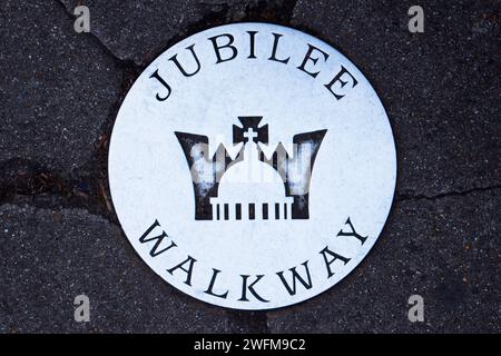 Jubilee Walkway Ground Marker all'esterno del British Museum di Londra Foto Stock