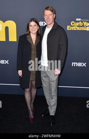 Lily Sullivan e Tim Baltz bei der Premiere der 12. Staffel der HBO serie "Curb Your Enthusiasm / Lass es, Larry!" im DGA Theater Complex. Los Angeles, 30.01.2024 Foto Stock