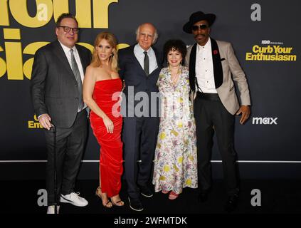 LOS ANGELES, CALIFORNIA - GENNAIO 30: (L-R) Jeff Garlin, Cheryl Hines, Larry David, Susie Essman e J.B. Smoove assistono alla premiere della stagione 12 di HBO' Foto Stock