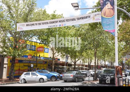 Banner sopra Peel Street benvenuto al Country Musuc Festival di Tamworth, Australia. Foto Stock