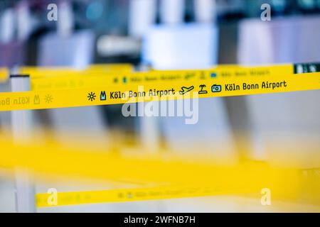 Symbolbild, Themenbild, Mottobild - Flugstreik am Flughafen Köln Bonn Airport. Der Gewerkschaft Ver.di Streik des Sicherheitspersonals Hat an den deutschen Flughäfen begonnen. Zahlreiche Flüge wurden gestrichen. 31.01.2024 Köln Wahn NRW Deutschland *** immagine del simbolo, immagine del tema, immagine del motto sciopero del volo all'aeroporto di Colonia-Bonn lo sciopero del Ver di union da parte del personale di sicurezza è iniziato negli aeroporti tedeschi numerosi voli sono stati cancellati 31 01 2024 Colonia Wahn NRW Germania Foto Stock