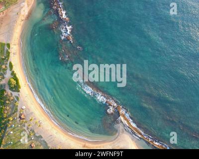 Foto aerea della costa rocciosa sul lato sud di kauai Foto Stock