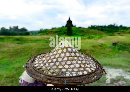 La Pagoda West Myatazaung a Mrauk U, stato di Rakhine, Myanmar. Foto Stock