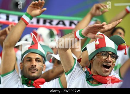 Doha, Qatar. 31 gennaio 2024. I tifosi tirendono tifosi per la squadra Iran prima del round del 16 match tra Iran e Siria alla AFC Asian Cup Qatar 2023 a Doha, Qatar, 31 gennaio 2024. Crediti: Sun Fanyue/Xinhua/Alamy Live News Foto Stock