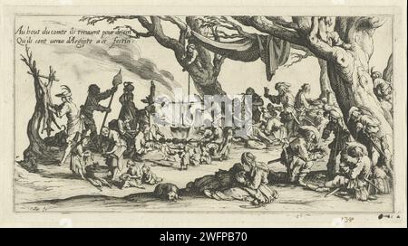 Roma Kamp, Jacques Callot, 1621 - 1631 stampa Un gruppo di Rom ha immagazzinato il suo campo tra una serie di alberi. Alcuni di loro preparano un pasto a sinistra e nel mezzo. A destra in primo piano, un certo numero di uomini gioca un gioco di carte. Sullo sfondo, una donna dà alla luce un bambino. Nella parte superiore della mostra due righe di testo francese. Questa stampa fa parte di una serie di quattro stampe con rappresentazioni della vita della Roma. Nancy cartiera incisione / incisione comunità erranti: Romani o Roma. Cucinare cibo - CC - all'aperto. donna che partorisce (sdraiata) Foto Stock