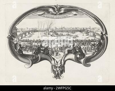 De Waaier, Anonimo, dopo Jacques Callot, stampa del 1619 veduta del fiume Arno a Firenze, dove si svolge una giostra tra Ververs e Wevers. Dalle banche e dai due ponti, molte parti interessate guardano i festeggiamenti. In primo piano, alcune carrozze e il nome hanno spogliato le persone. Nella parte superiore dello spettacolo un banderole con testo italiano. La scena viene catturata in un cartiglio sotto forma di fan, da qui il soprannome di questa stampa. Italia (forse) carta incisione/incisione a getto, inclinazione. ornamento  cartiglio. veicolo trainato da animali a quattro ruote, ad esempio cabina, carrozza, carrozza. vista sulla città in generale Foto Stock
