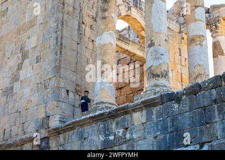 Il Tempio Monumentale di Settimio Severo nelle antiche rovine romane di Djemila, Algeria. Foto Stock