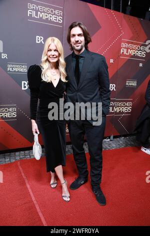 Tina Kaiser und Max Wiedemann bei der Verleihung des 45. Bayerischen Filmpreises 2023 im Prinzregententheater. München, 19.01.2024 Foto Stock