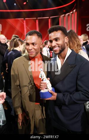 Elan Ben Ali und Tijan Njie bei der Verleihung des 45. Bayerischen Filmpreises 2023 im Prinzregententheater. München, 19.01.2024 Foto Stock