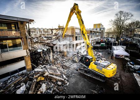 ROTTERDAM - lavoro visto da un punto più alto nel sito dove si è verificata un'esplosione in un edificio a Schammenkamp. Alla grande esplosione seguì un fuoco feroce. L'edificio e dozzine di case adiacenti sono stati distrutti o gravemente danneggiati dall'esplosione. ANP JEFFREY GROENEWEG netherlands Out - belgium Out Foto Stock