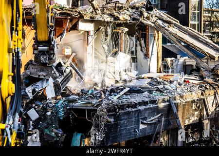 ROTTERDAM - lavoro visto da un punto più alto nel sito dove si è verificata un'esplosione in un edificio a Schammenkamp. Alla grande esplosione seguì un fuoco feroce. L'edificio e dozzine di case adiacenti sono stati distrutti o gravemente danneggiati dall'esplosione. ANP JEFFREY GROENEWEG netherlands Out - belgium Out Foto Stock