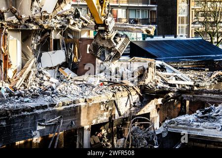 ROTTERDAM - lavoro visto da un punto più alto nel sito dove si è verificata un'esplosione in un edificio a Schammenkamp. Alla grande esplosione seguì un fuoco feroce. L'edificio e dozzine di case adiacenti sono stati distrutti o gravemente danneggiati dall'esplosione. ANP JEFFREY GROENEWEG netherlands Out - belgium Out Foto Stock