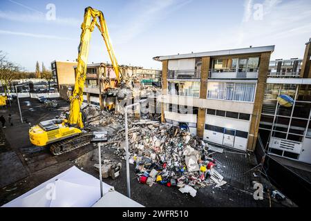 ROTTERDAM - lavoro visto da un punto più alto nel sito dove si è verificata un'esplosione in un edificio a Schammenkamp. Alla grande esplosione seguì un fuoco feroce. L'edificio e dozzine di case adiacenti sono stati distrutti o gravemente danneggiati dall'esplosione. ANP JEFFREY GROENEWEG netherlands Out - belgium Out Foto Stock