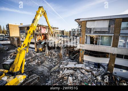 ROTTERDAM - lavoro visto da un punto più alto nel sito dove si è verificata un'esplosione in un edificio a Schammenkamp. Alla grande esplosione seguì un fuoco feroce. L'edificio e dozzine di case adiacenti sono stati distrutti o gravemente danneggiati dall'esplosione. ANP JEFFREY GROENEWEG netherlands Out - belgium Out Foto Stock