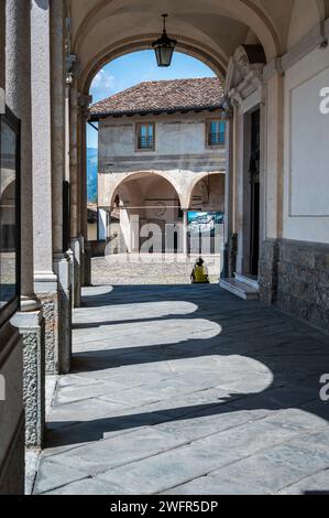 Clusone e l'antico orologio di Fanzago. Val Seriana da scoprire. Foto Stock