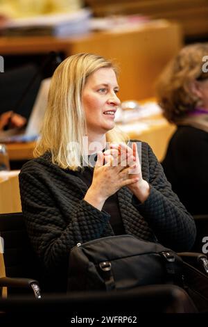 Erfurt , 010224 , Thüringer Landtag , 126. Plenarsitzung , Plenum im Bild: Madeleine Henfling Grüne *** Erfurt , 010224 , Parlamento della Turingia , 126 sessione plenaria , Plenaria in Picture Madeleine Henfling Greens Foto Stock