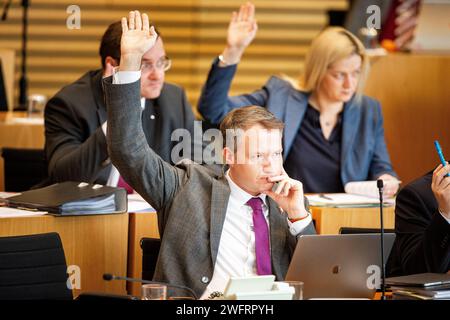 Erfurt , 010224 , Thüringer Landtag , 126. Plenarsitzung , Plenum im Bild: Andreas Bühl CDU *** Erfurt , 010224 , Parlamento della Turingia , 126 sessione plenaria , Plenaria in Picture Andreas Bühl CDU Foto Stock