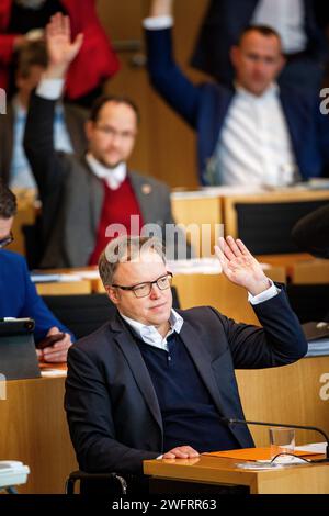 Erfurt , 010224 , Thüringer Landtag , 126. Plenarsitzung , Plenum im Bild: Mario Voigt CDU *** Erfurt , 010224 , Parlamento della Turingia , 126 sessione plenaria , Plenaria in Picture Mario Voigt CDU Foto Stock