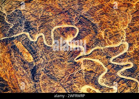 Caratteristiche di terreno ruvido in Namibia. Miglioramento digitale di un'immagine della NASA. Foto Stock