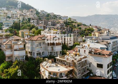 Paesaggio urbano collinare nella città mediterranea Foto Stock