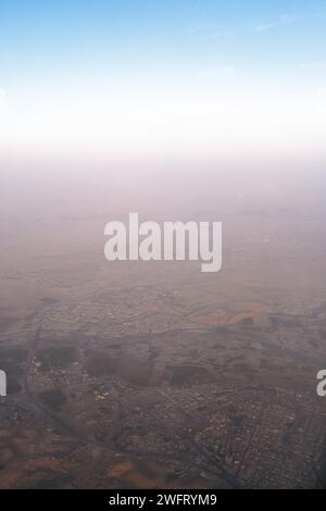 Iraq, Baghdad il 2022-10-15. Fotografia aerea di un paesaggio iracheno dal volo Baghdad-Erbil. Fotografia di Martin Bertrand. Irak, Bagdad le 202 Foto Stock