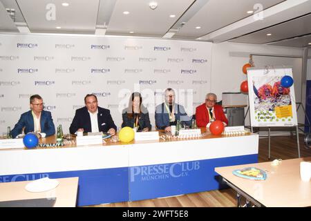 Josef Rohrer Muenchen Narrisch Clemens Baumgaertner Wirtschaftsreferent Kristina Frank Kommunalreferentin Michael Blauszun Damische Ritter Vorstand Guenther Grauer Narrhalla Praesident Muenchen 01.02.2024 Presseclub Muenchen -Strassen-Fasching -Praesentation Muenchen *** Josef Rohrer Muenchen Narrisch Clemens Baumgaertner Economic Officer Kristina Frank Municipal Officer Michael Blauszun Damische Ritter Consiglio di amministrazione Guenther Grauer Narrhalla Presidente Monaco 01 02 2024 Presseclub Muenchen Strassen Fasching Praesentation Muenchen Foto Stock