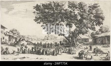 Dorpsfeest te Gondreville, Jacques Callot, 1625 stampa tutti i tipi di attività sono sviluppati in un grande albero su una piazza del villaggio: un gruppo di signore e signori danzano mano nella mano, un certo numero di uomini gioca Jeu de Boules, un gruppo di ragazze offre un albero di maggio a una coppia giovane. Nancy paper Etching Square Village, Place. festeggiamenti pubblici. Balli di gruppo. "Bowling su prato" Gondreville Foto Stock