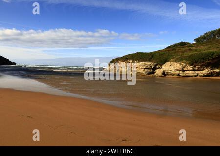 Vista sulla spiaggia di Somo nella provincia della Cantabria in Spagna. Foto Stock