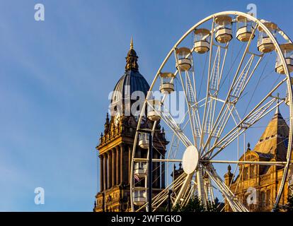 Leeds Town Hall West Yorkshire Inghilterra Regno Unito costruito nel 1853-1859, progettato da Cuthbert Brodrick in stile neoclassico barocco e ora classificato di primo grado. Foto Stock