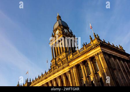 Leeds Town Hall West Yorkshire Inghilterra Regno Unito costruito nel 1853-1859, progettato da Cuthbert Brodrick in stile neoclassico barocco e ora classificato di primo grado. Foto Stock