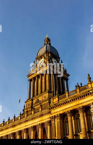 Leeds Town Hall West Yorkshire Inghilterra Regno Unito costruito nel 1853-1859, progettato da Cuthbert Brodrick in stile neoclassico barocco e ora classificato di primo grado. Foto Stock