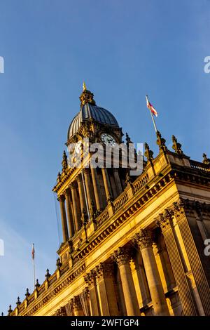 Leeds Town Hall West Yorkshire Inghilterra Regno Unito costruito nel 1853-1859, progettato da Cuthbert Brodrick in stile neoclassico barocco e ora classificato di primo grado. Foto Stock