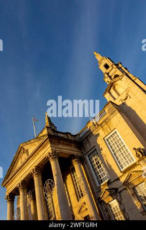 Leeds Civic Hall West Yorkshire Inghilterra Regno Unito costruito nel 1933, progettato da e Vincent Harris in classico stile art deco con pietra di Portland, classificata di grado II. Foto Stock