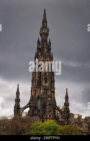 Il Monumento Scott nella città di Edimburgo in Scozia, Regno Unito. Architettura gotica vittoriana, monumento in onore dello scrittore scozzese Sir Walter Scott. Foto Stock