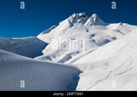 Paesaggio montano innevato, Damuels, Bregenzerwald, Vorarlberg, Austria Foto Stock