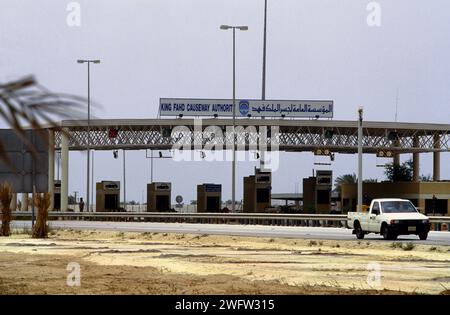 Bahrain - cabine a pedaggio King Fahd Causeway tra Arabia Saudita e Bahrein. Foto Stock