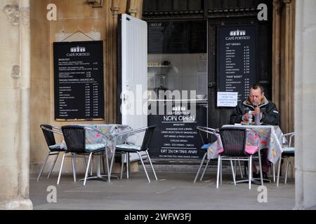 St Luke's Church and Cafe Portico Sydney Street Chelsea Londra Inghilterra Foto Stock