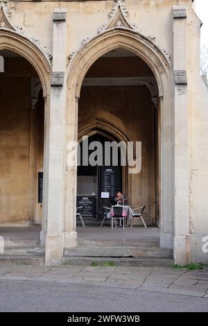 St Luke's Church and Cafe Portico Sydney Street Chelsea Londra Inghilterra Foto Stock