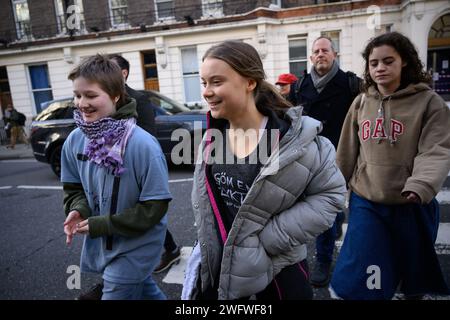 IST febbraio 2024: L'attivista per il clima Greta Thunberg lascia oggi la Westminster Magistrates Court a Londra. E' stata arrestata il 17 ottobre dello scorso anno quando si e' rifiutata di lasciare una conferenza sul petrolio e il gas. È stata accusata di "non aver rispettato una condizione imposta dalla sezione 14 della legge sull'ordine pubblico". Foto Stock