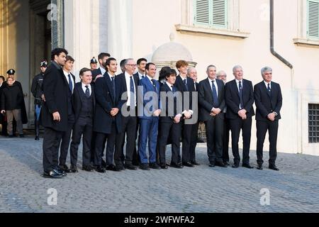 Roma, Italia. 1 febbraio 2024. Roma, Jannik Sinner lascia il Quirinale con i campioni Davis Credit: Independent Photo Agency/Alamy Live News Foto Stock