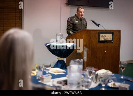 Army Network Enterprise Technology Command (NETCOM) Comandante ufficiale maggiore generale Christopher Eubank visita la comunità di Sierra Vista Arizona per mostrare l'impegno dell'esercito per la trasparenza nella comunicazione dei suoi progressi tecnologici. Foto Stock