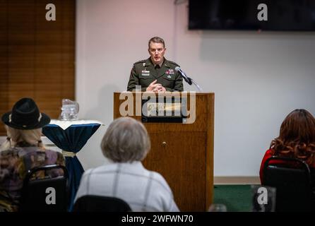 Army Network Enterprise Technology Command (NETCOM) Comandante ufficiale maggiore generale Christopher Eubank facilitò uno scambio dinamico con la comunità militare di Sierra Vista, Arizona, il 18 gennaio 2024. Foto Stock