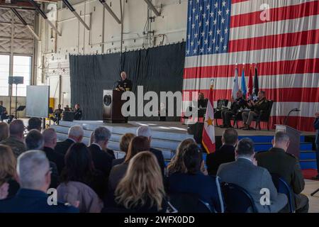 Christopher W. Grady, vice presidente dei Joint Chiefs of staff, Navy Adm., parla durante la cerimonia del cambio di comando dello Space Command presso la Peterson Space Force base, Colorado, 10 gennaio 2024. Foto Stock