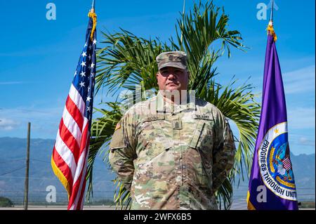 Il Sgt. Maggiore Santos Soto, Joint Task Force-Bravo J-3 senior arruolato leader, è riconosciuto per la sua promozione al comando del sergente maggiore presso la Soto Cano Air base, Honduras, 23 gennaio 2024. In questa nuova veste, Soto servirà il suo futuro comando come consulente senior arruolato che rappresenta ufficiali arruolati, ufficiali di mandato e luogotenenti per alti livelli di leadership. Foto Stock