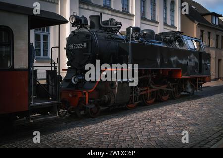 La storica locomotiva a vapore Molly attraversa le strade di Bad Doberan Foto Stock
