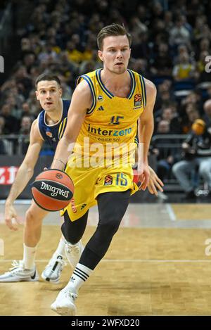 Berlino, Deutschland 01. Febbraio 2024: Basket EuroLeague - 2023/2024 - Alba Berlin vs. Valencia Basket IM Bild: Dribbling Martin Hermannsson (Alba Berlin) Foto Stock